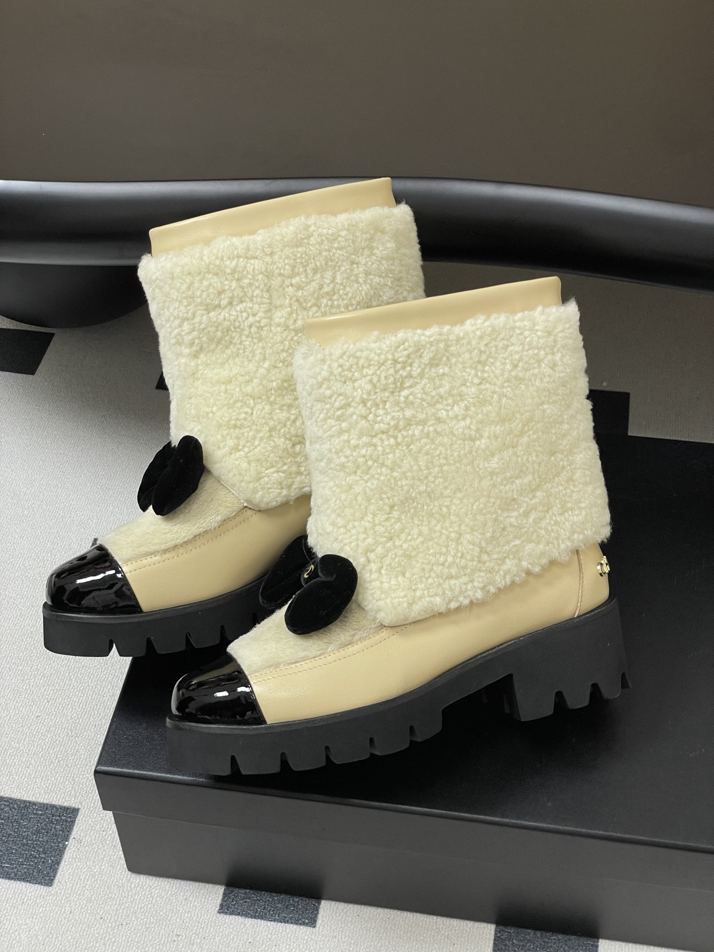 UA Ch**el Short Boots