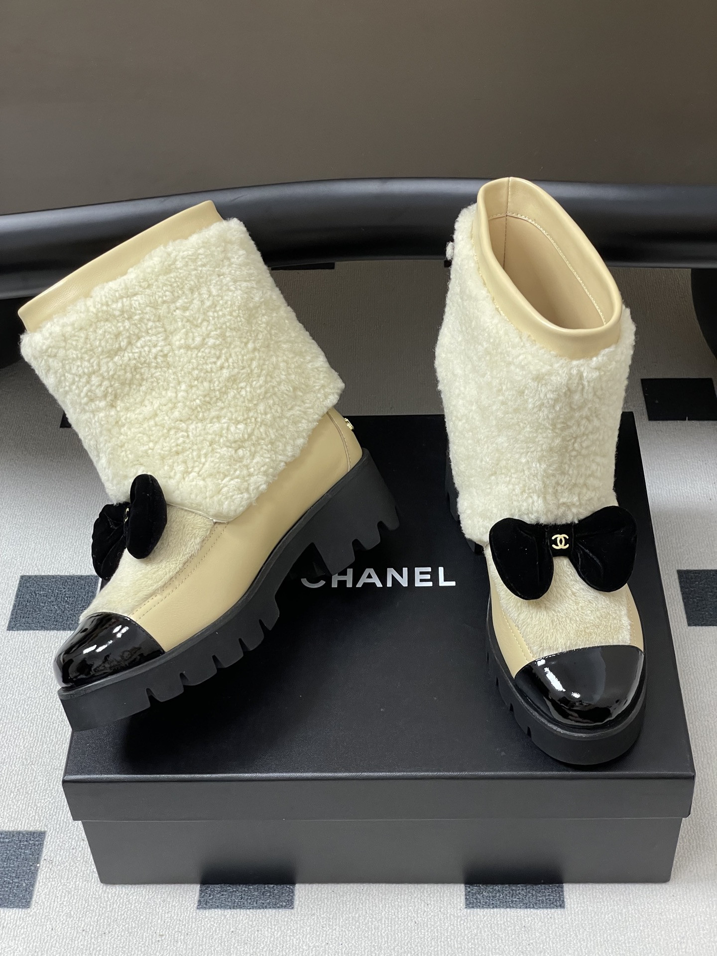 UA Ch**el Short Boots