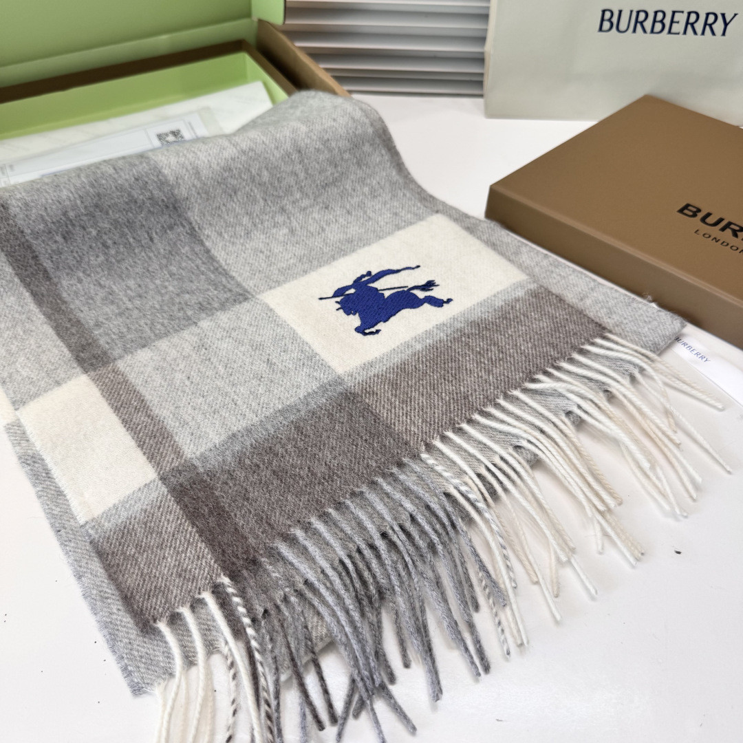 Bv*b*rry Ripple-patterned scarf 32x200cm