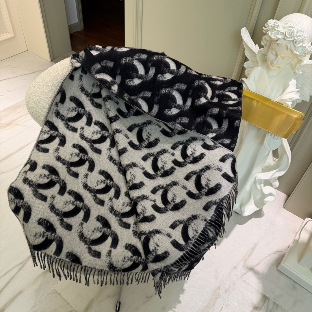 Ch**el scarf 65x210cm 100% cashmere