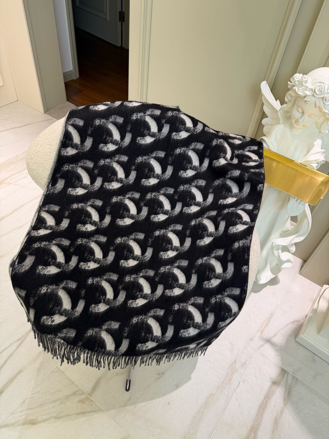 Ch**el scarf 65x210cm 100% cashmere