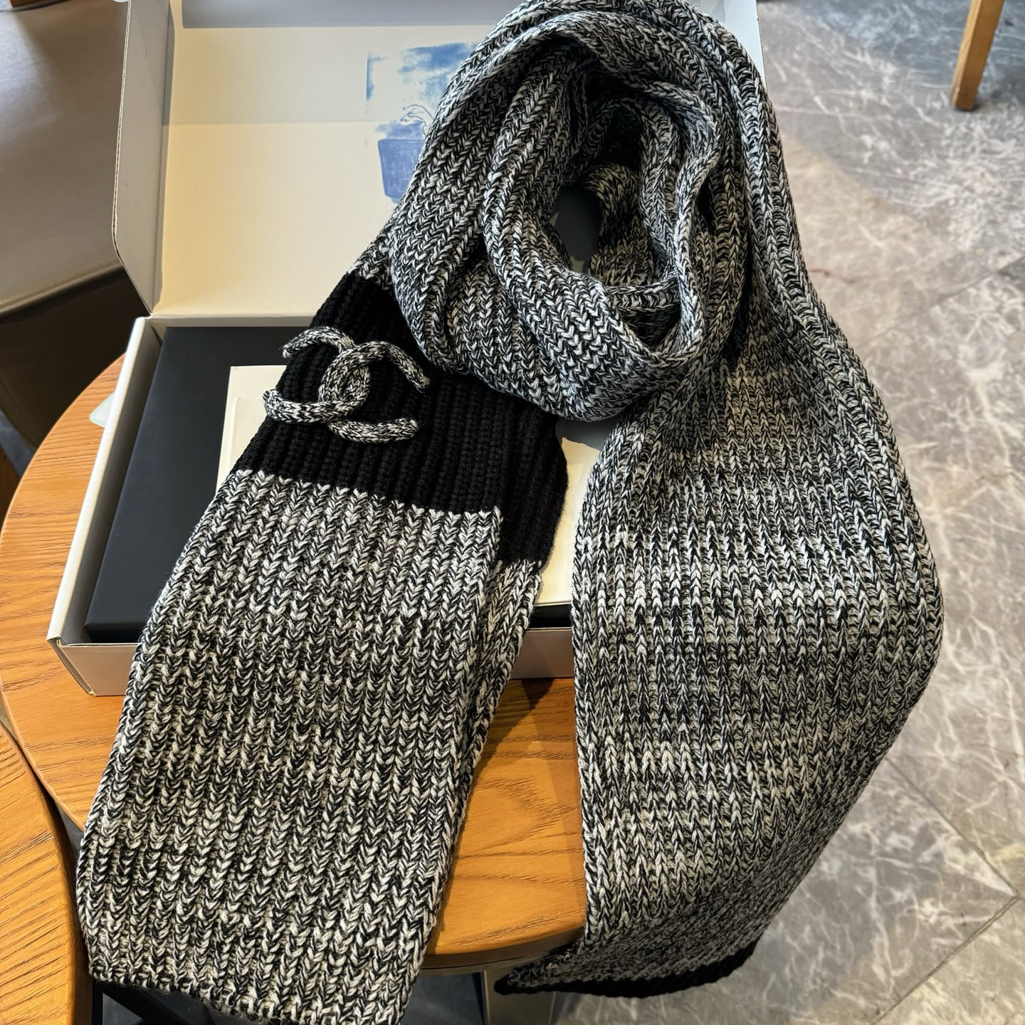 Ch**el scarf 30x200cm 100% cashmere