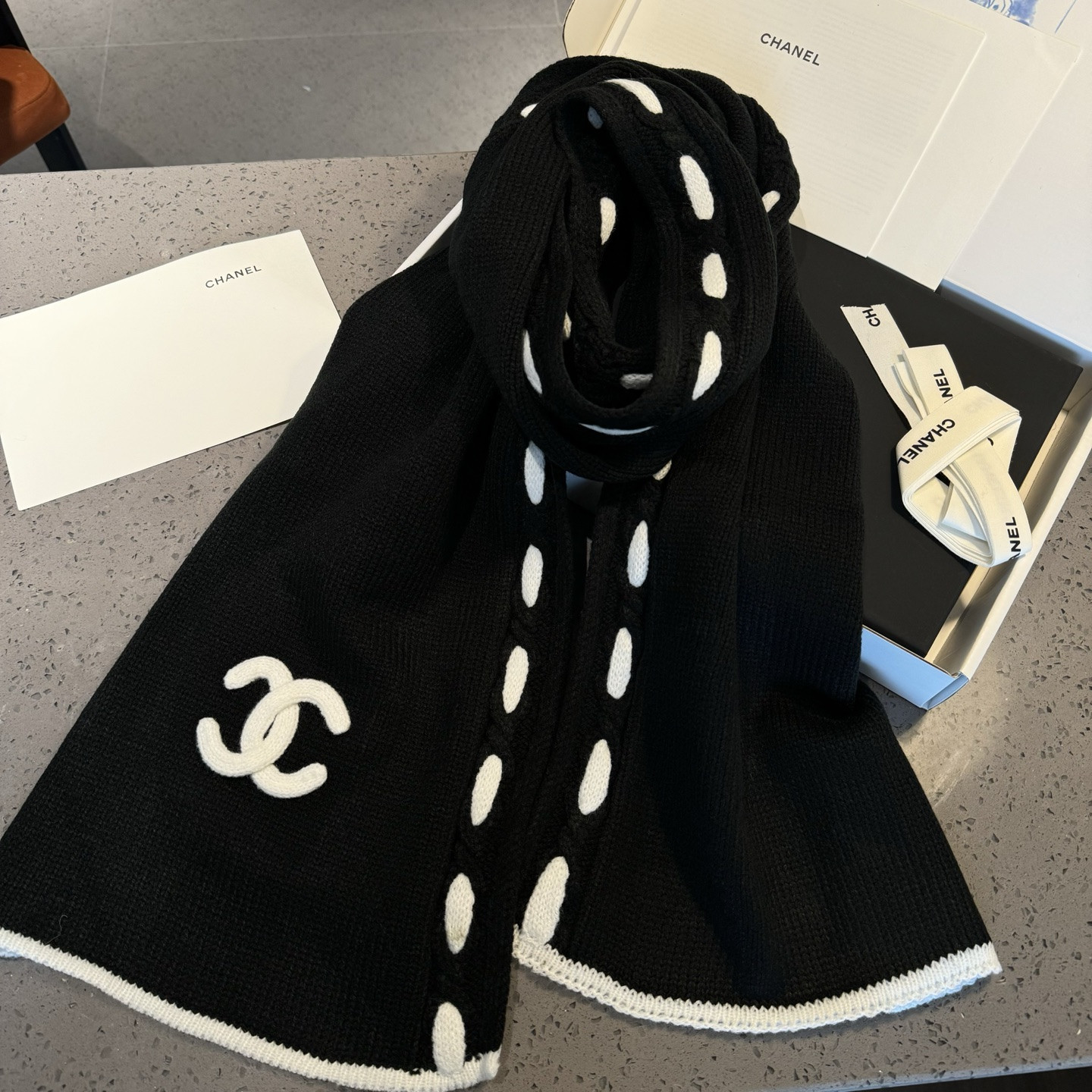 Ch**el scarf 32x170cm 100% cashmere