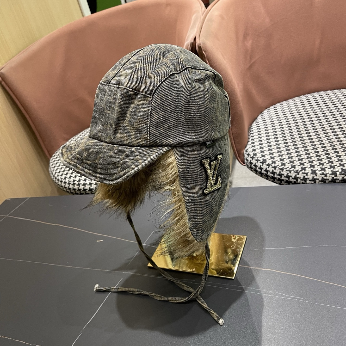 l0vis Vvtt0n trapper hat