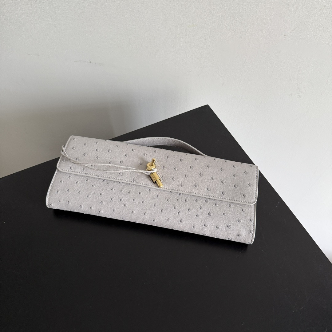 B0tt*ga Ven*ta Andiamo Clutch 13x31x3cm