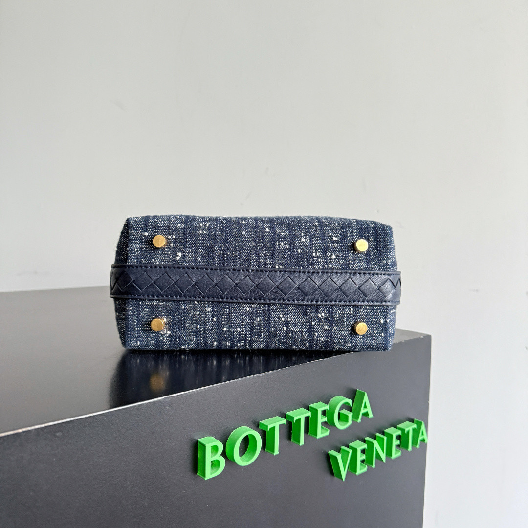 B0tt*ga Ven*ta Wallace 13x20x9.5cm