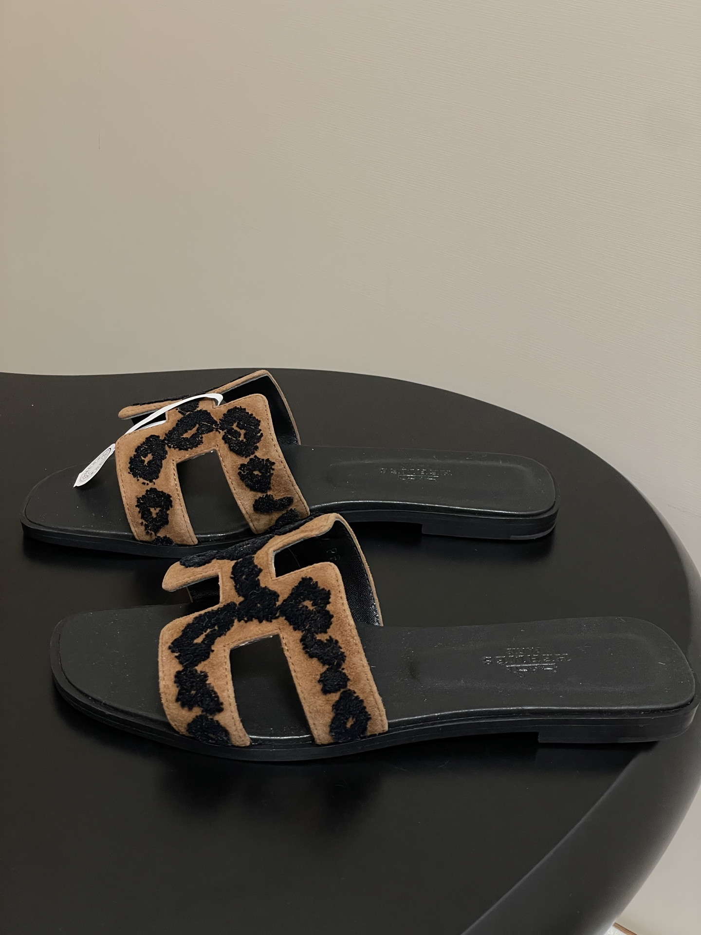 ua H**me5 oran sandal
